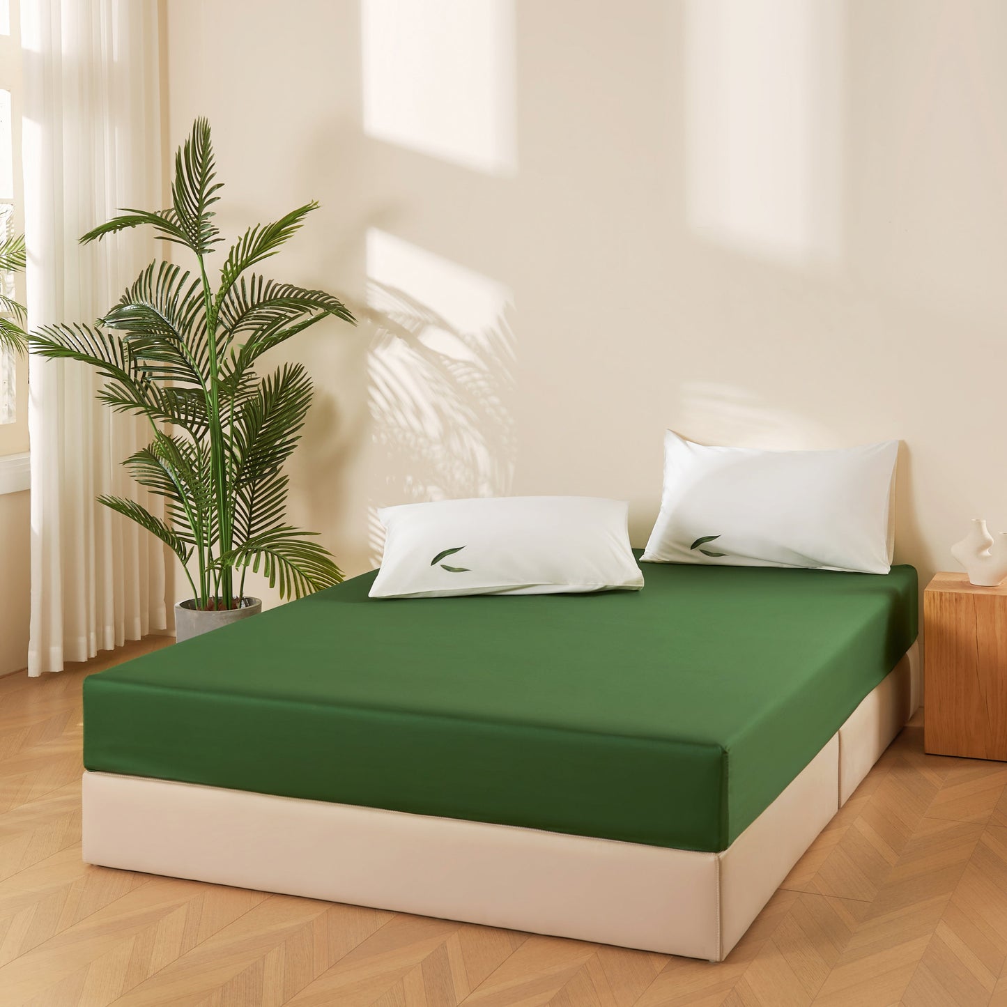 Signature 100% Long-Staple Cotton Sheet Set – White & Palm Leaf Green