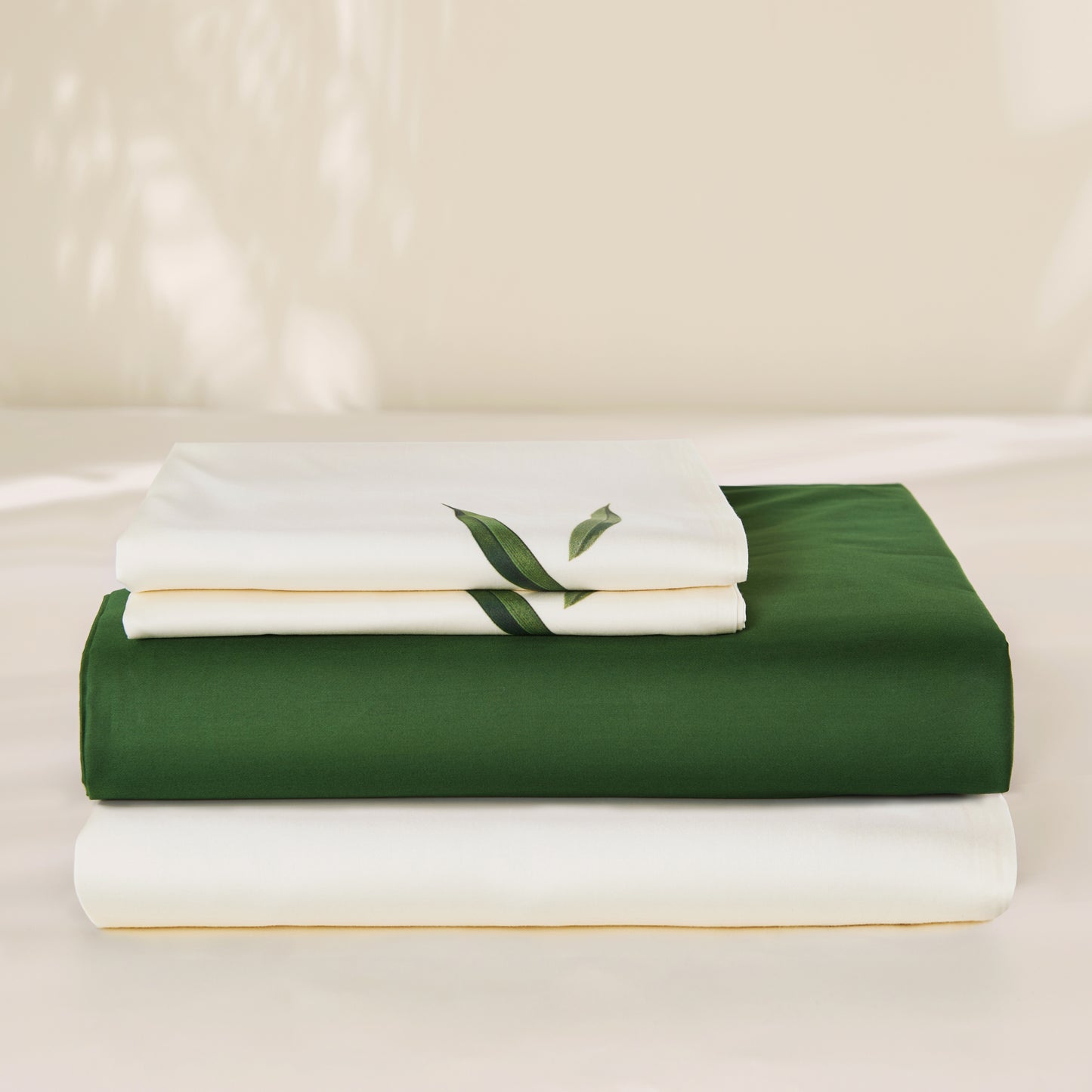 Signature 100% Long-Staple Cotton Sheet Set – White & Palm Leaf Green